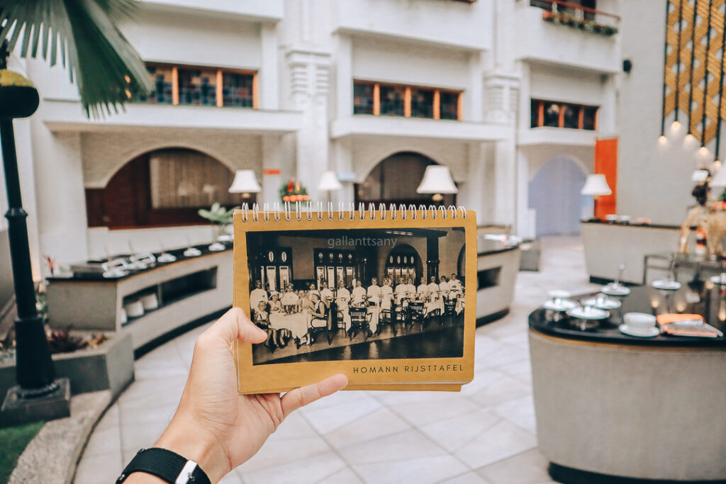 Foto restoran masa lalu saat omen Rijstaffel Hotel Savoy Homann