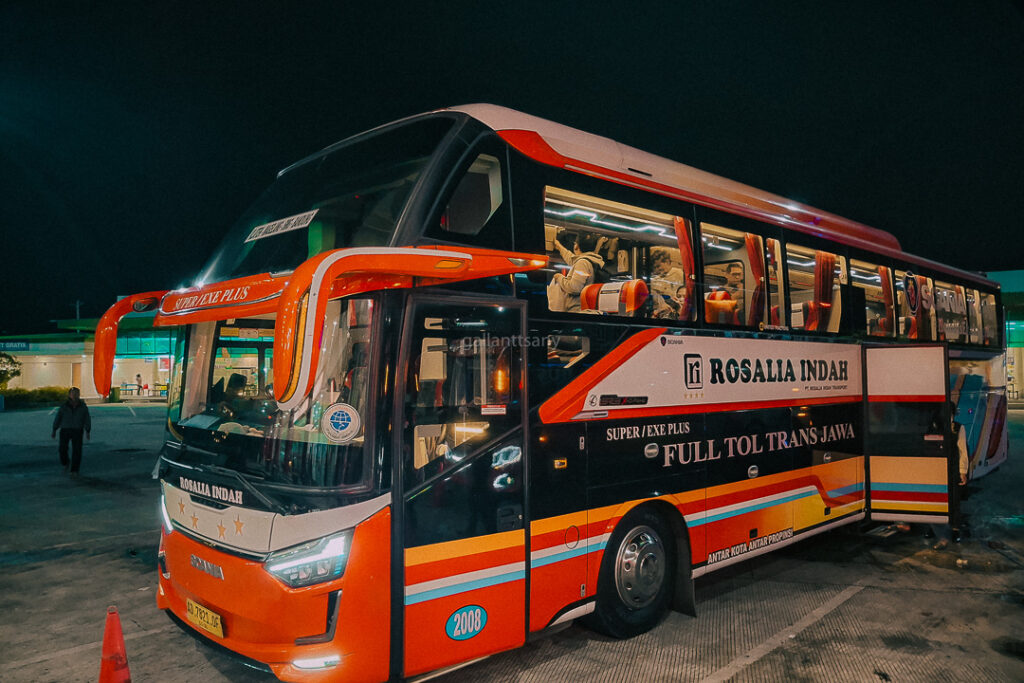 Bus Rosalia Indah Jogja Bandung