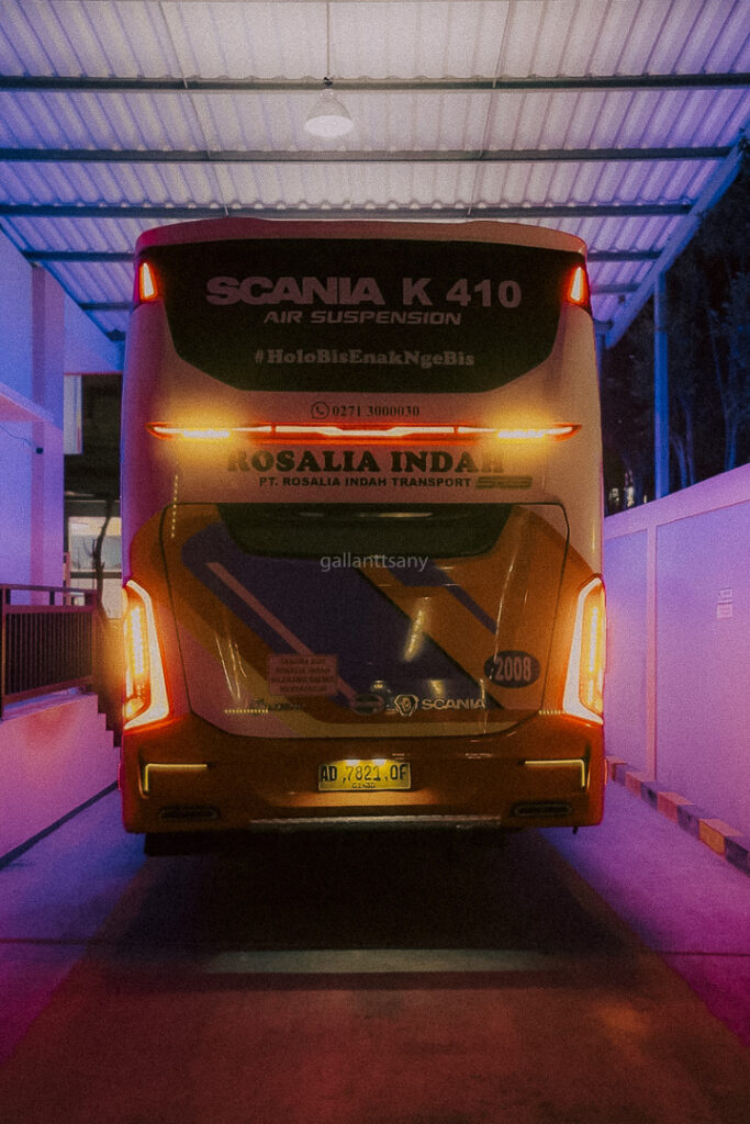 Tampak Belakang Bus Rosalia Indah