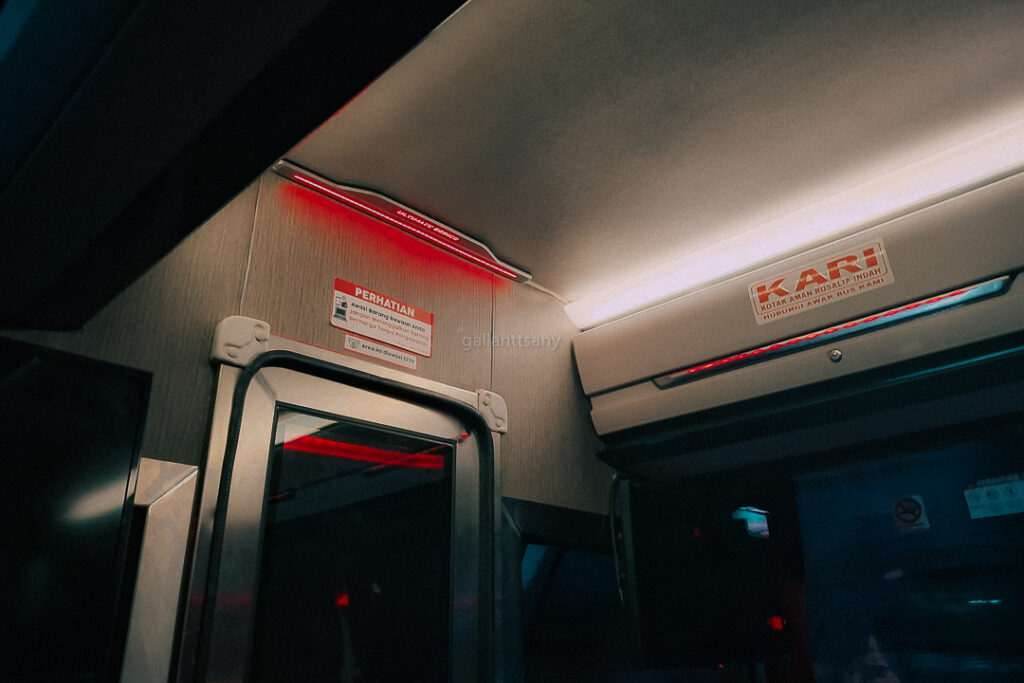Layanan Kotak Aman Rosalia Indah (KARI) Tempat Penyimpanan Barang Berharga di Bus Rosalia Indah