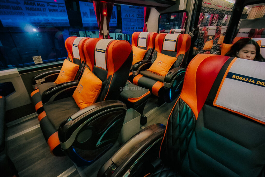 Kelas Super Top di Bus Rosalia Indah