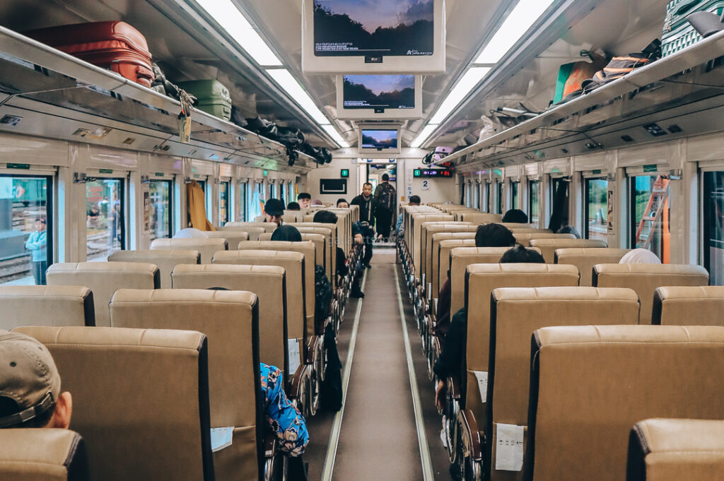 Susunan Kursi Kelas Ekonomi Premium Kereta Api Sangkuriang
